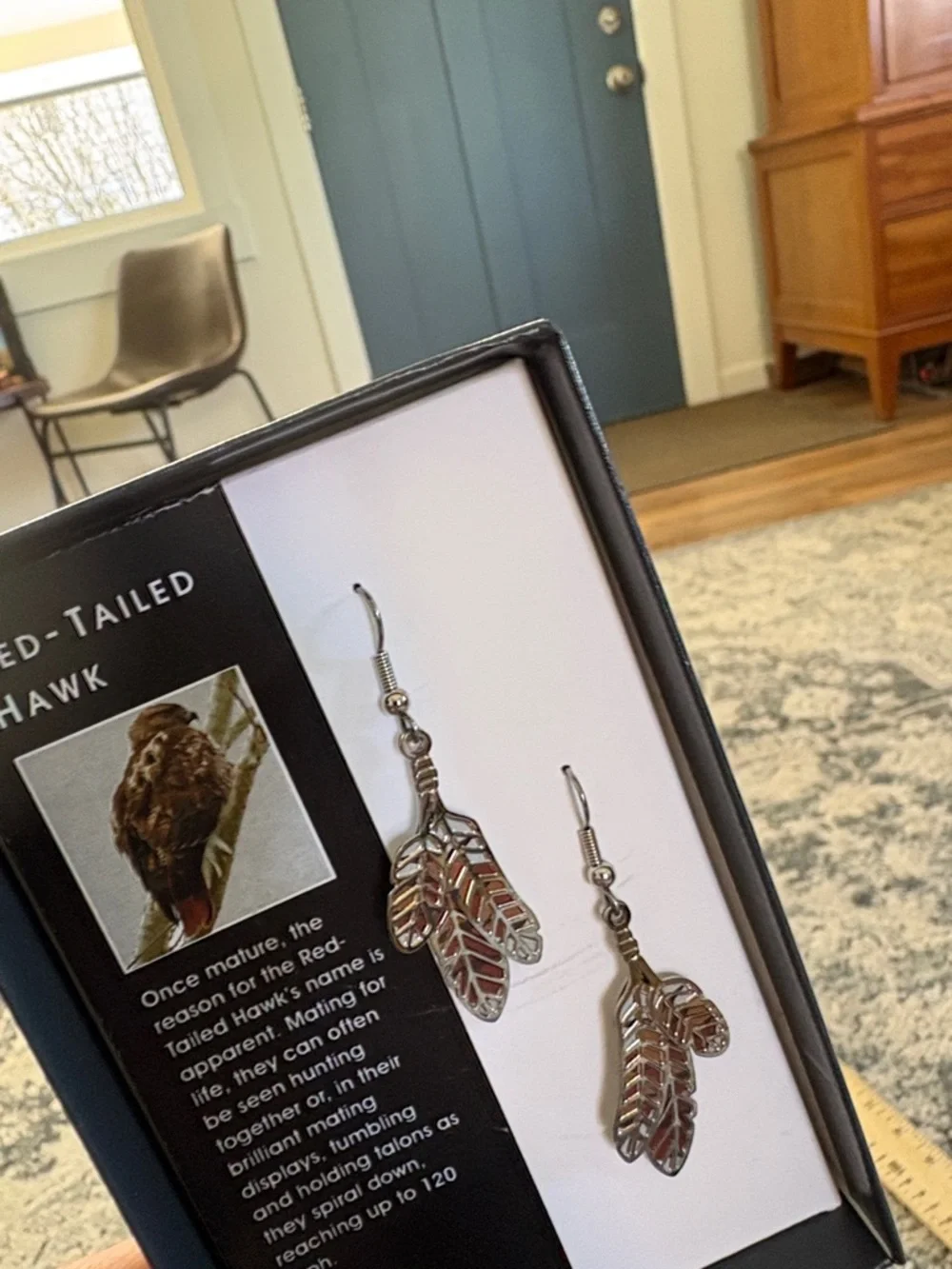 David Howell & Co red tailed hawk earrings - Picture 4 of 6